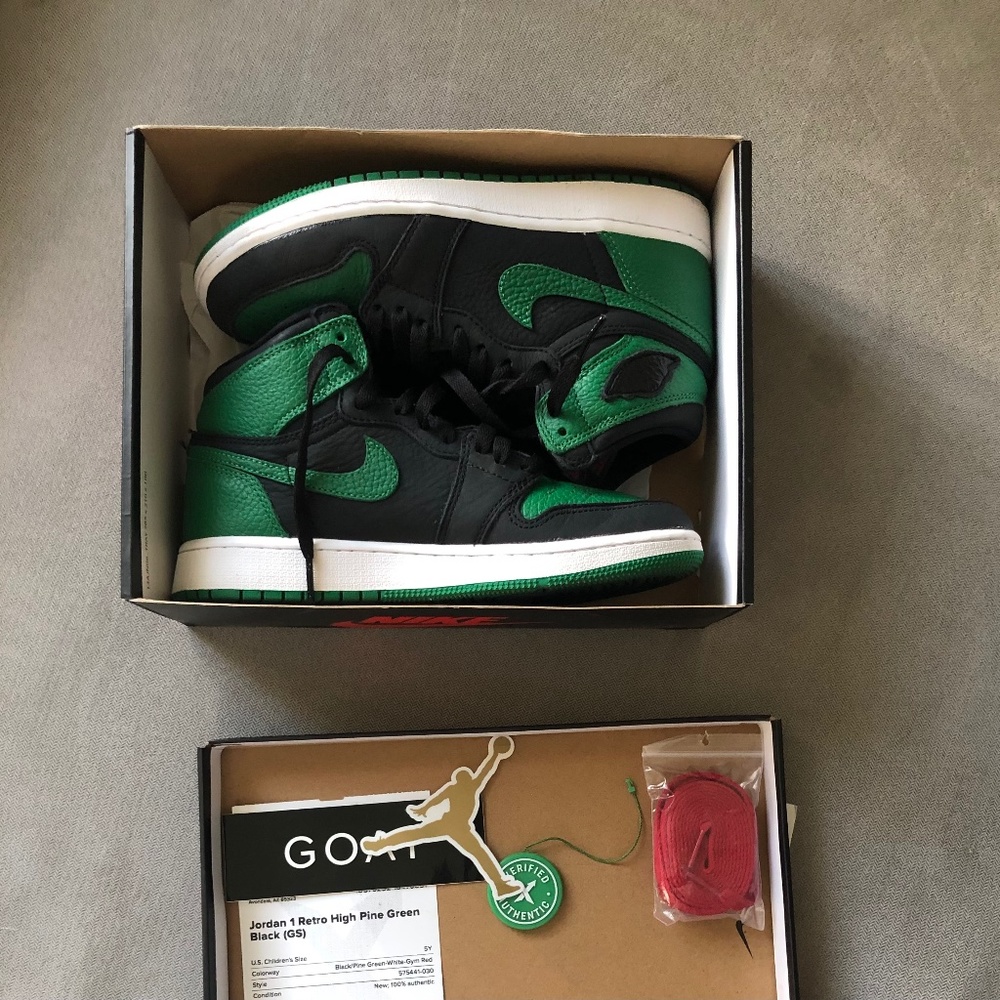 Pine green Jordan 1’s